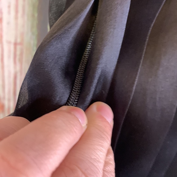 Vintage 1990’s Wim Neels 100% Silk Black Pleated Skirt Size 4 - Picture 8 of 8